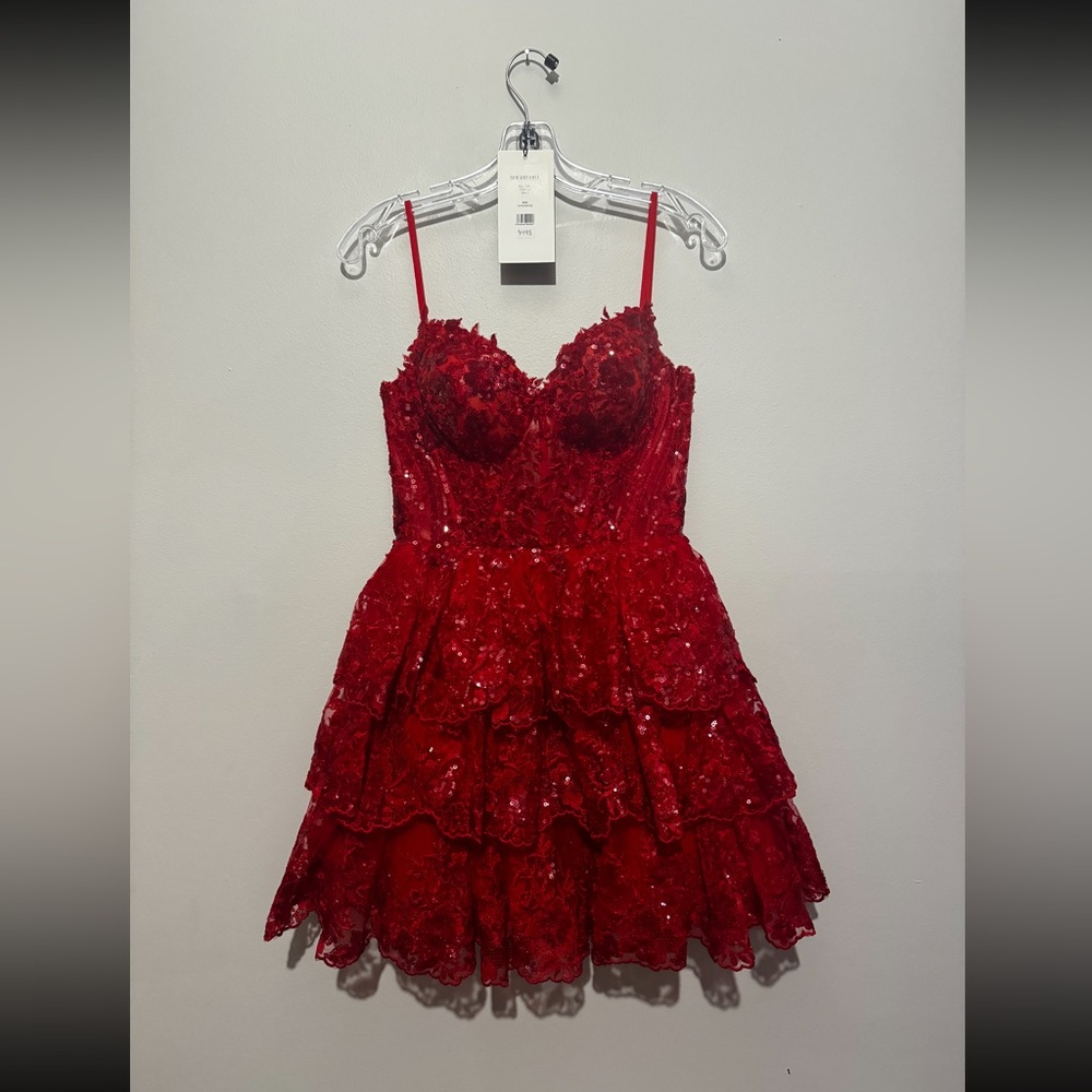 Sherri Hill 55964 - Red - Size 2
NO ALTERATIONS
Worn Once